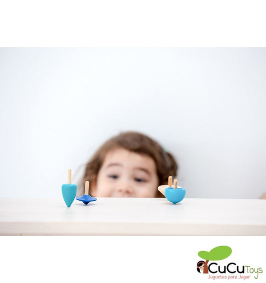 Spinning top travel box