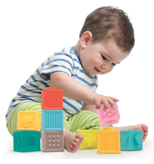 Conjunto de 9 cubos empilháveis e interligados