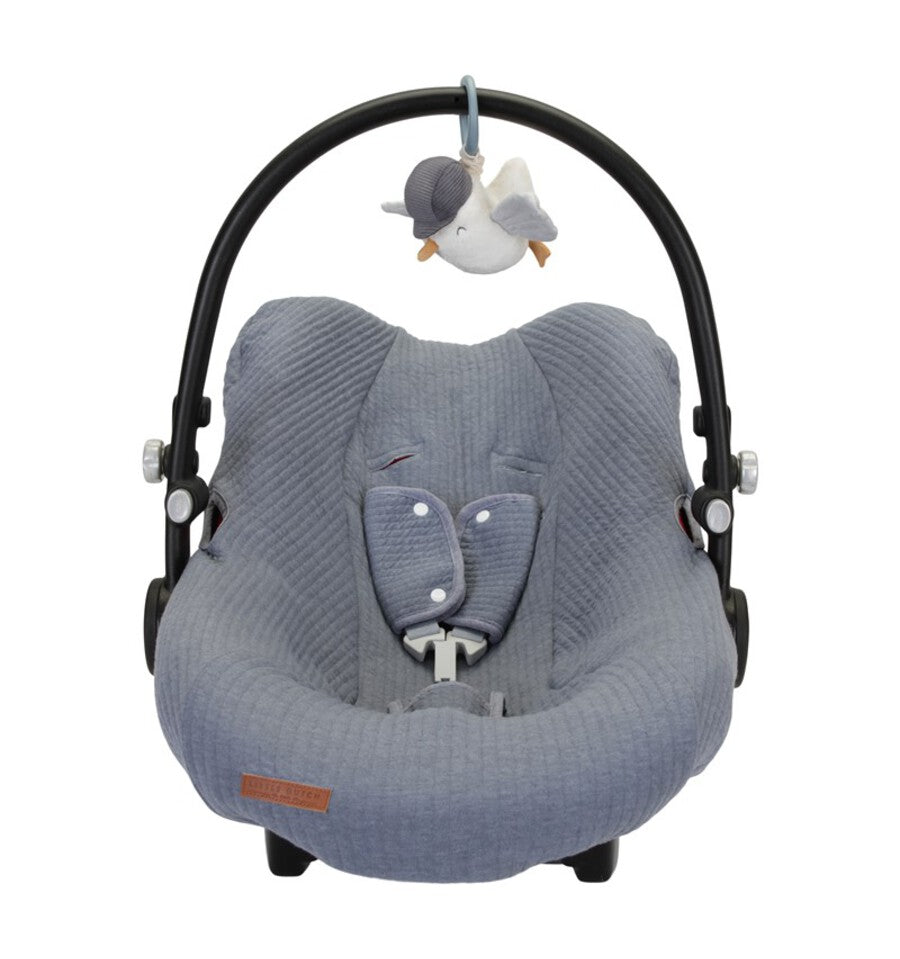 Seagull pulls and vibrates