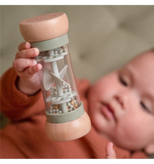 Chocalho de chuva da pequena fazenda