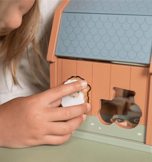 Fit the shapes Little Farm