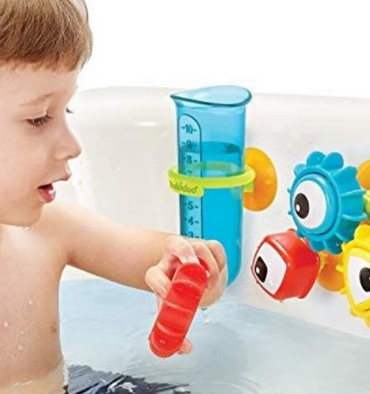 Fits and rotates in the tub