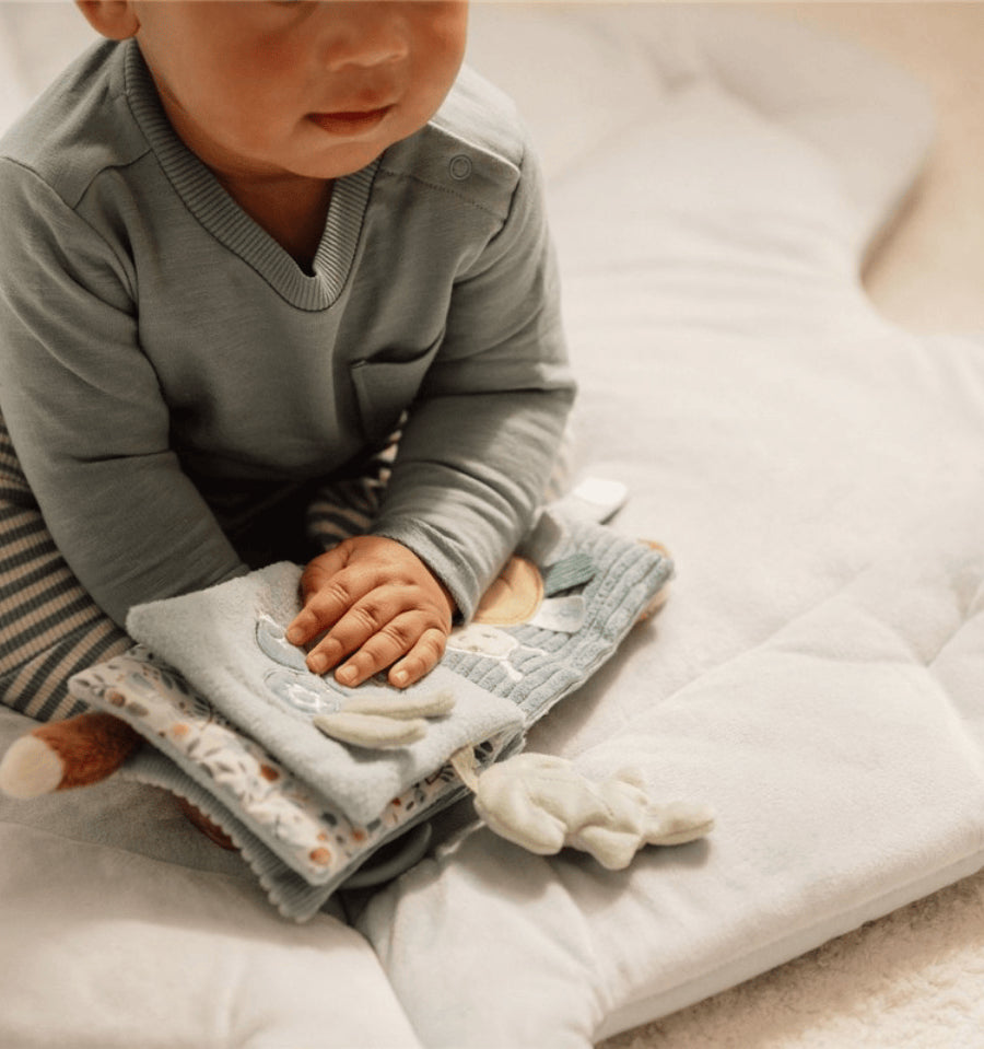 Livro de atividades Forest Friends com capa mole e argolas