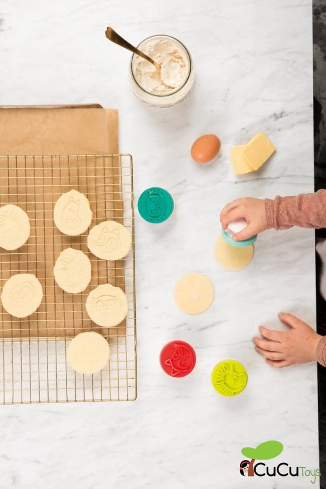 Carimbos de biscoitos de personagens