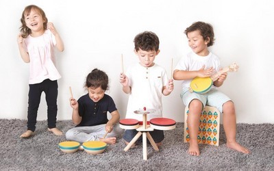 Magnífico piano infantil em madeira, teclas se moviment