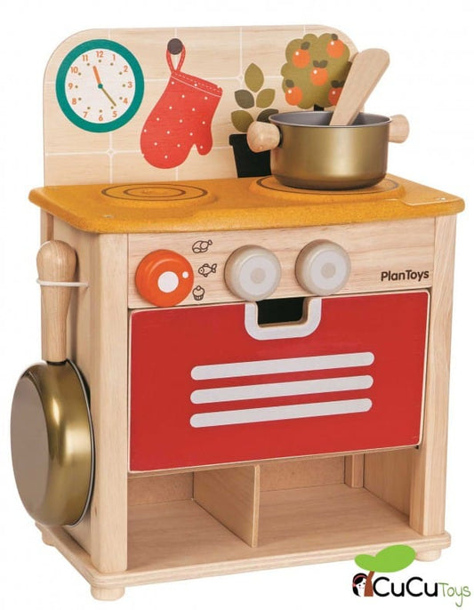 Cocina de juguete de madera con olla y utensilios mostrando últimas novedades en juguetes con valores