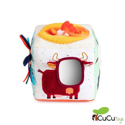 Activity cube with farm sounds