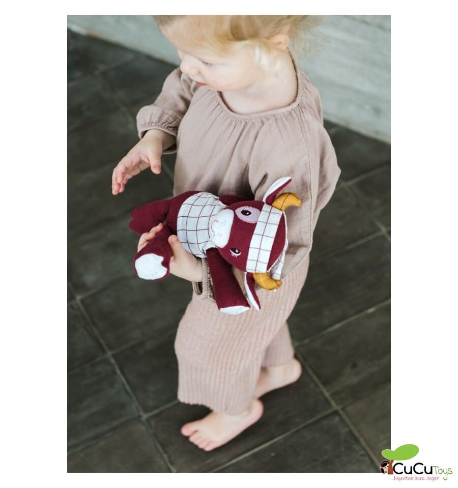 Rosalia la vaquita, muñeca de peluche ecológica