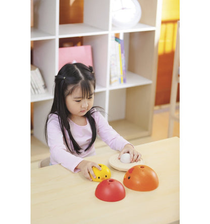 brinquedo de empilhar de madeira, design de pintinho