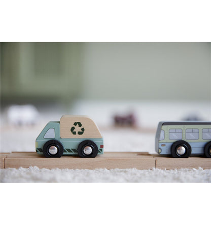 9 vehículos de madera