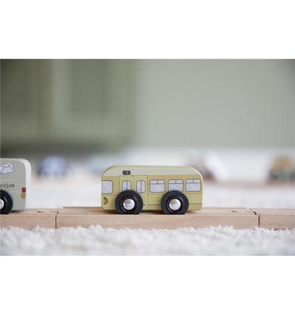 9 vehículos de madera