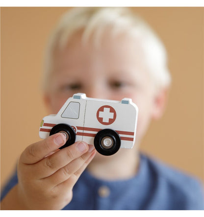 9 vehículos de madera