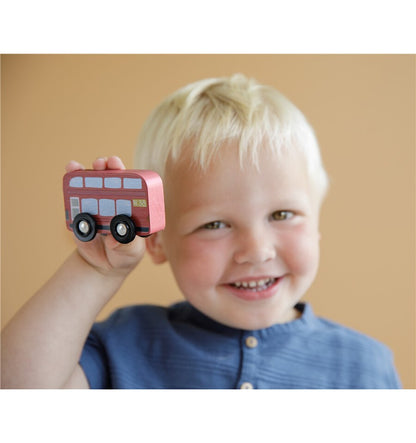 9 vehículos de madera