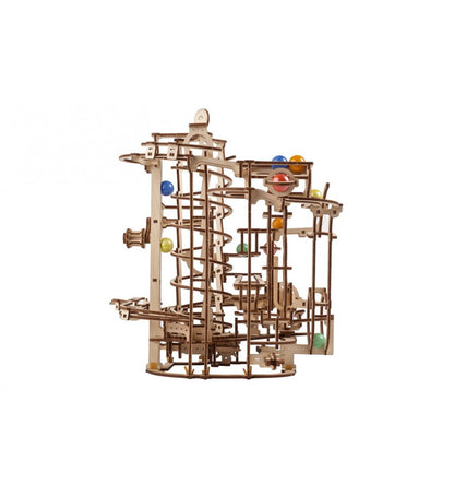 Corrida de bolinhas de gude com elevador em espiral