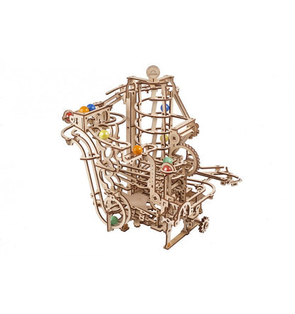 Corrida de bolinhas de gude com elevador em espiral