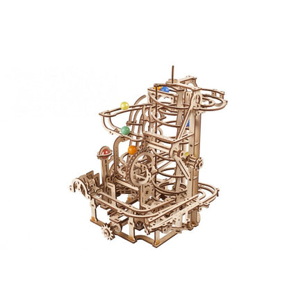 Corrida de bolinhas de gude com elevador em espiral