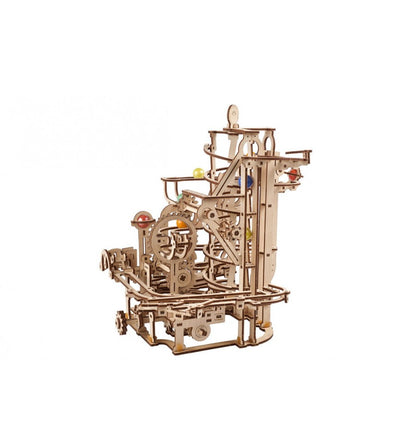 Corrida de bolinhas de gude com elevador em espiral