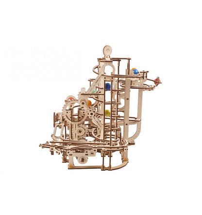 Corrida de bolinhas de gude com elevador em espiral