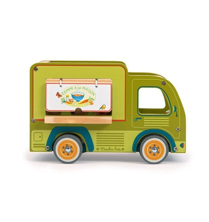 La Gran Familia's wooden food truck