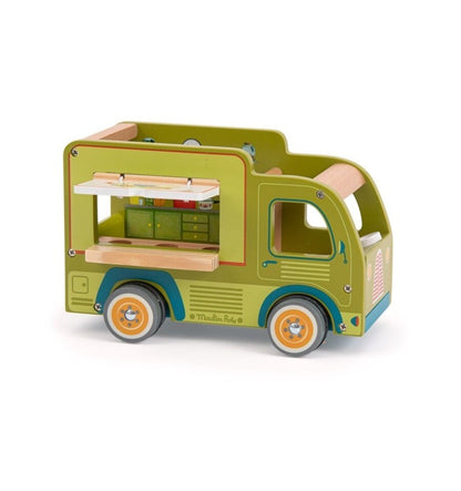 La Gran Familia's wooden food truck