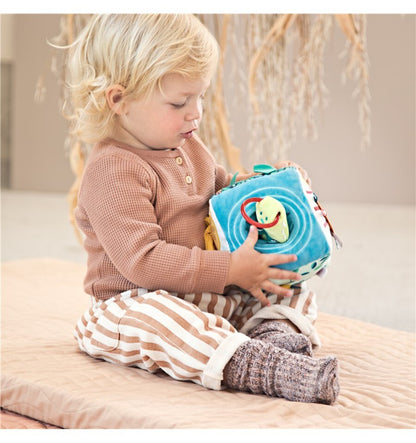 Activity cube with jungle sounds
