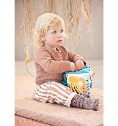 Activity cube with jungle sounds