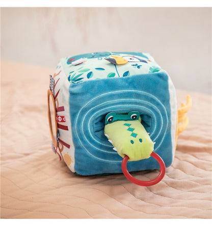 Activity cube with jungle sounds