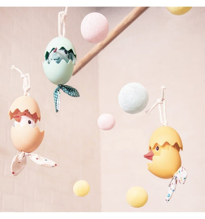 Paulette, dancing egg