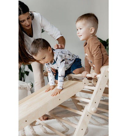 Triangulo Pikler Móvil con 1 Rampa Mopitri