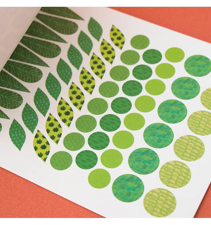 Art &amp; Stickers, activity book