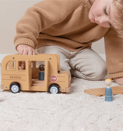 Bus escolar con Muñecos