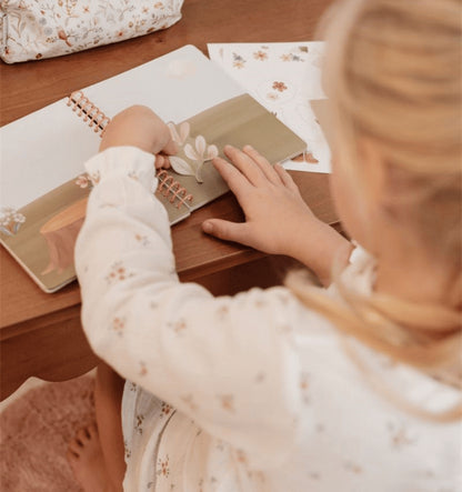 Livro Dress Up Rosa Fairy Garden