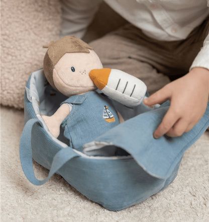 Bebé Jim con canastilla