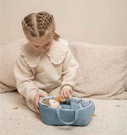 Bebé Jim con canastilla