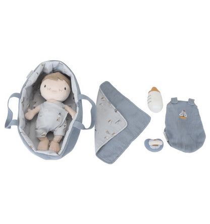 Bebé Jim con canastilla