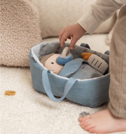 Bebé Jim con canastilla