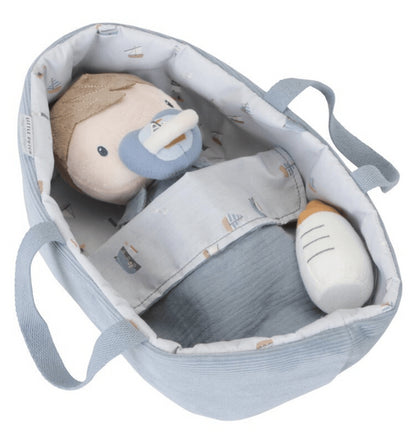 Bebé Jim con canastilla