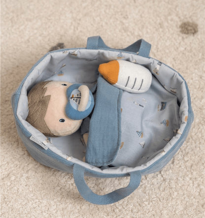 Bebé Jim con canastilla