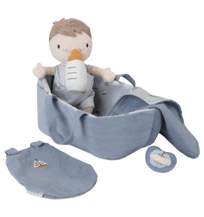 Bebé Jim con canastilla