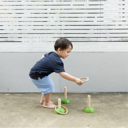 Arremesso de argolas, um brinquedo ecológico